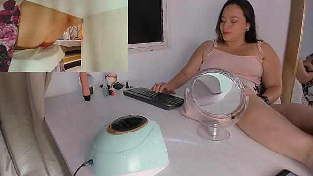 SabrinaVantress online show from April 1, 2026, 5:42 am