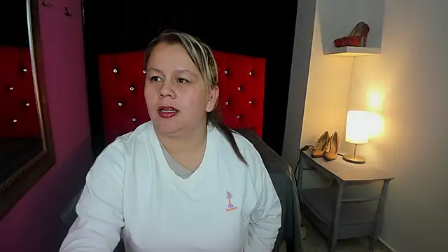 ScarletBigTitties online show from April 2, 2026, 11:50 am