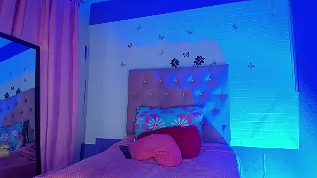 Saraa Velvett online show from April 11, 2026, 7:50 pm