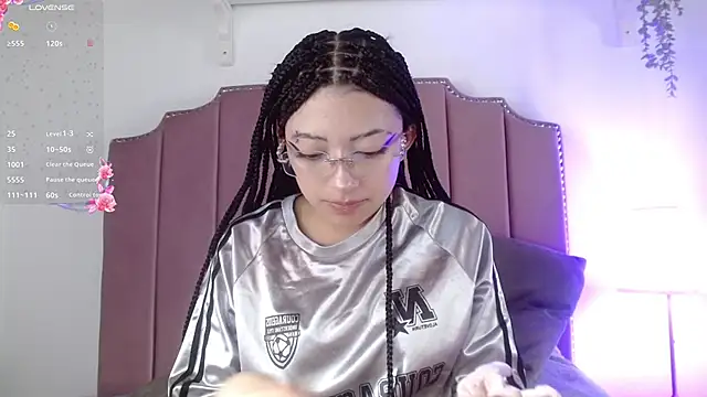 shiny foxeyes online show from April 10, 2026, 8:05 pm