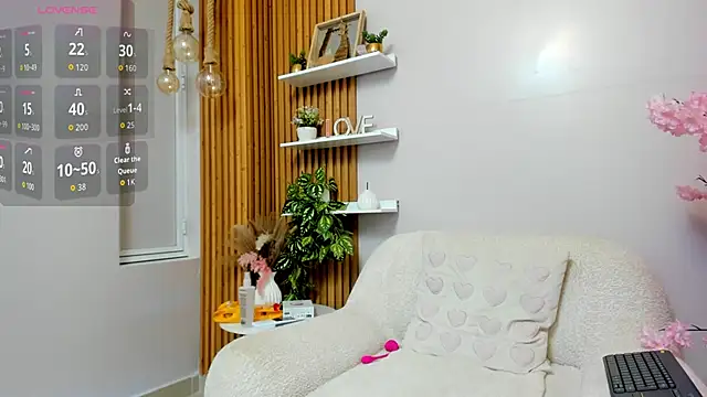 Maiasweet  online show from March 26, 2026, 3:27 am