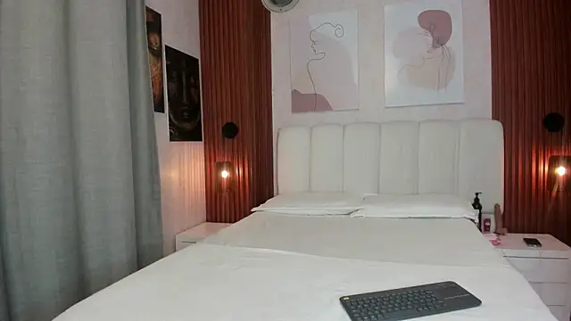 Maiasweet  online show from April 18, 2026, 2:14 am