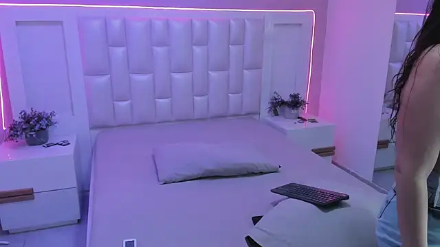 KylieLumi online show from April 1, 2026, 11:55 am