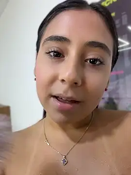 Snapshot of MelodyRey__ chatting on April 15, 2026, 12:38 am MelodyRey online show from April 15, 2026, 12:38 am