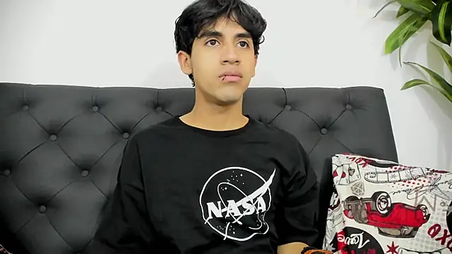 Snapshot of _ArchieBlu_ chatting on April 11, 2026, 7:56 am ArchieBlu online show from April 11, 2026, 7:56 am