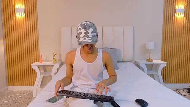 Snapshot of _ArchieBlu_ chatting on April 8, 2026, 3:30 am ArchieBlu online show from April 8, 2026, 3:30 am