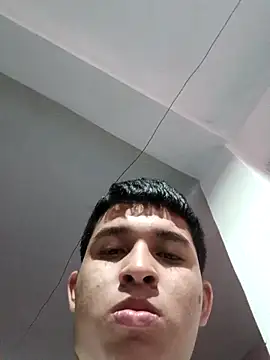 Snapshot of alee28728 chatting on April 2, 2026, 4:30 am alee28728 online show from April 2, 2026, 4:30 am