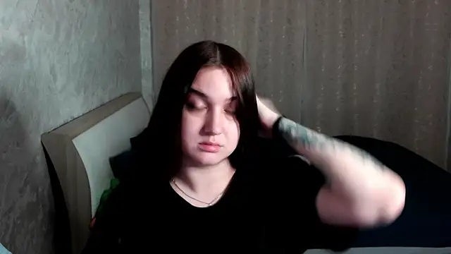 EileenMooren online show from April 18, 2026, 7:18 pm