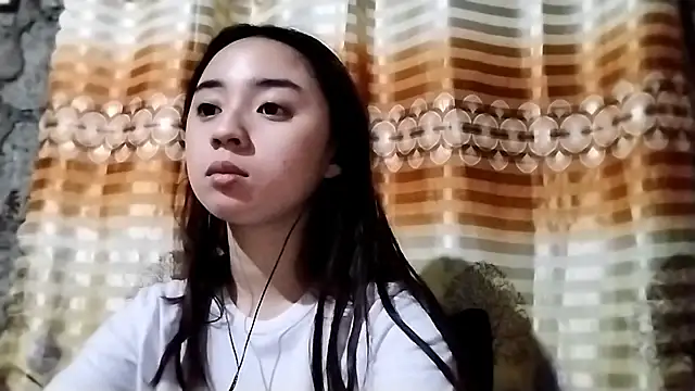 Snapshot of LenoraLacassagne chatting on April 15, 2026, 3:27 pm LenoraLacassagne online show from April 15, 2026, 3:27 pm