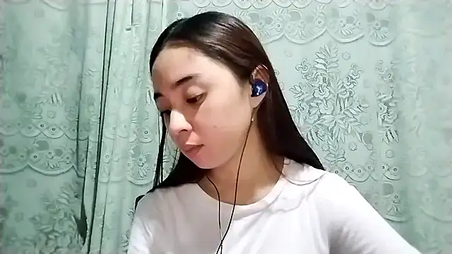 Snapshot of LenoraLacassagne chatting on April 9, 2026, 3:29 pm LenoraLacassagne online show from April 9, 2026, 3:29 pm