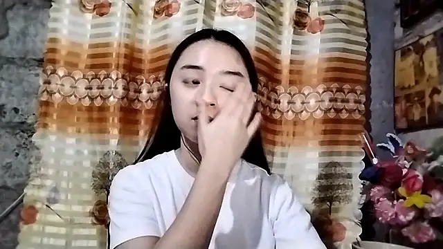 Snapshot of LenoraLacassagne chatting on April 15, 2026, 8:20 pm LenoraLacassagne online show from April 15, 2026, 8:20 pm