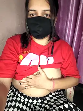 Snapshot of REENA-STRIP chatting on May 2, 2026, 7:19 pm REENA-STRIP online show from May 2, 2026, 7:19 pm