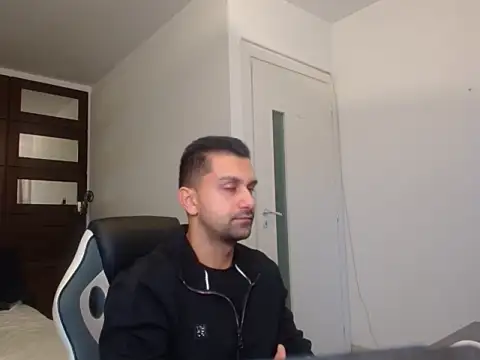 Snapshot of BryceReign chatting on April 6, 2026, 4:46 am BryceReign online show from April 6, 2026, 4:46 am