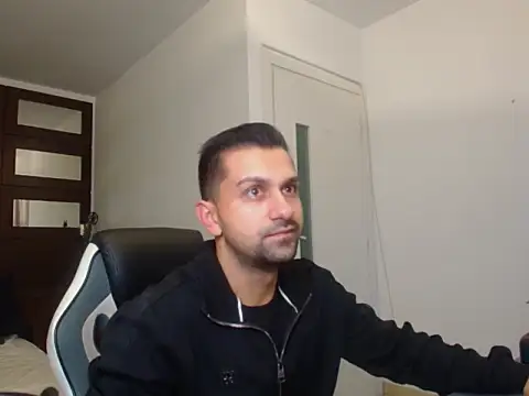 Snapshot of BryceReign chatting on April 7, 2026, 4:14 am BryceReign online show from April 7, 2026, 4:14 am