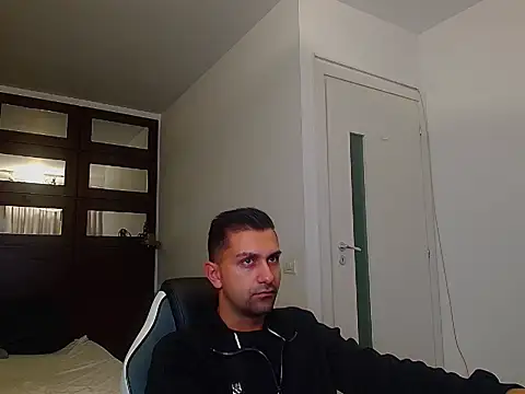 BryceReign online show from May 17, 2026, 4:34 am