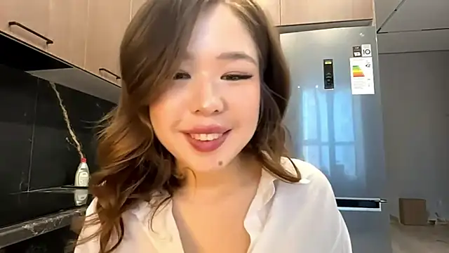 EffieCappaert online show from March 26, 2026, 7:06 am