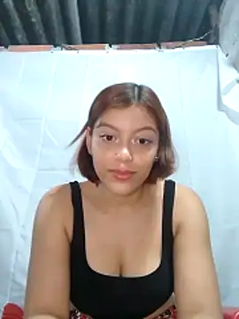 Snapshot of ESTRELLA-HOT- chatting on April 9, 2026, 12:33 pm ESTRELLA-HOT- online show from April 9, 2026, 12:33 pm