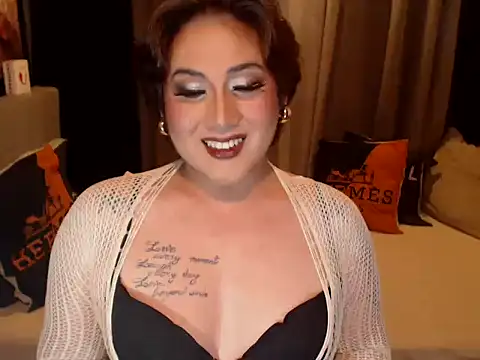 Snapshot of YourMistressAggy chatting on April 16, 2026, 9:39 pm YourMistressAggy online show from April 16, 2026, 9:39 pm