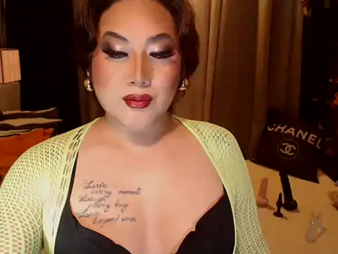 Snapshot of YourMistressAggy chatting on May 4, 2026, 6:33 pm YourMistressAggy online show from May 4, 2026, 6:33 pm