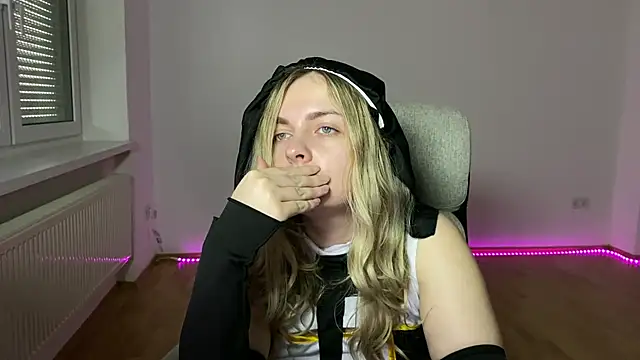 EvaKraz online show from April 1, 2026, 9:43 am