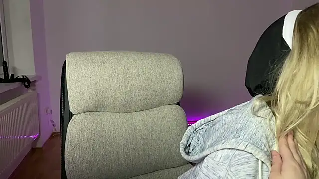 EvaKraz online show from April 2, 2026, 6:31 am