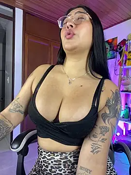 Snapshot of ami_santos chatting on April 28, 2026, 1:04 pm ami santos online show from April 28, 2026, 1:04 pm