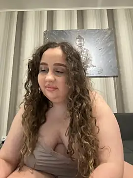 CurlyMaddie online show from April 8, 2026, 5:58 pm