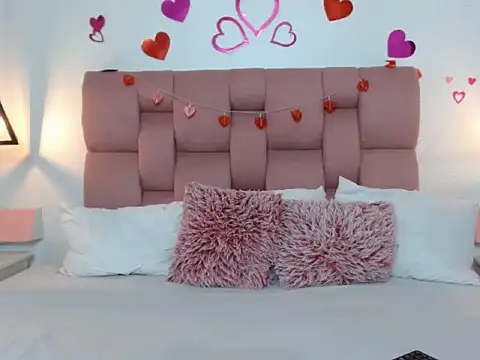 Keilafoxx18 online show from April 9, 2026, 2:34 pm