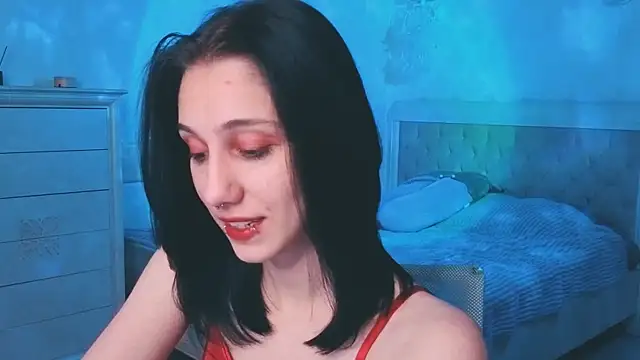 Snapshot of MilaVey chatting on April 15, 2026, 7:58 pm MilaVey online show from April 15, 2026, 7:58 pm