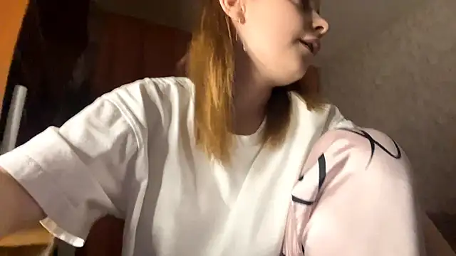 Snapshot of SageFennell chatting on April 14, 2026, 5:07 pm SageFennell online show from April 14, 2026, 5:07 pm