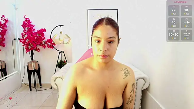 Snapshot of Natalia_cartier chatting on June 4, 2026, 3:33 am Natalia cartier online show from June 4, 2026, 3:33 am