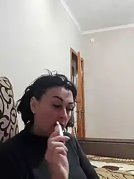 HelgaDennis online show from April 15, 2026, 9:48 pm