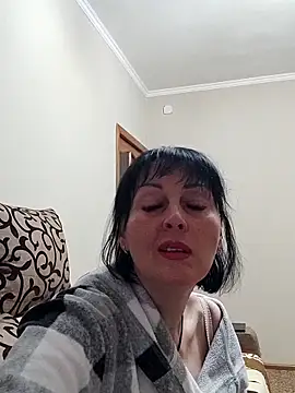 HelgaDennis online show from April 8, 2026, 9:16 pm