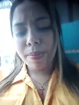 Snapshot of Yelii_ chatting on May 15, 2026, 4:27 pm Yelii online show from May 15, 2026, 4:27 pm