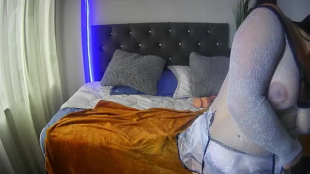 daalyla  online show from April 9, 2026, 7:53 pm