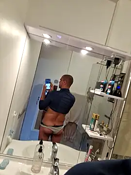 Justfunfree online show from April 3, 2026, 2:01 pm