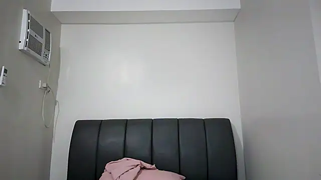 misscutee online show from April 14, 2026, 1:27 pm