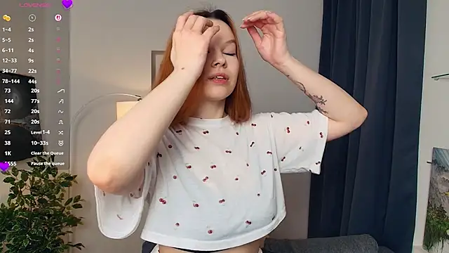 Snapshot of alexshiny chatting on April 1, 2026, 7:11 pm alexshiny online show from April 1, 2026, 7:11 pm