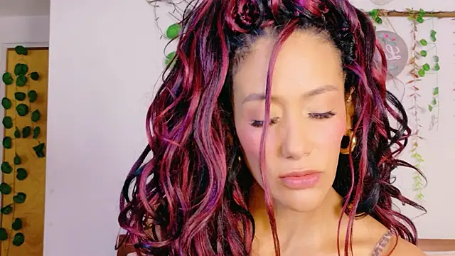 Snapshot of Ajua__Uva chatting on April 10, 2026, 11:45 pm Ajua Uva online show from April 10, 2026, 11:45 pm