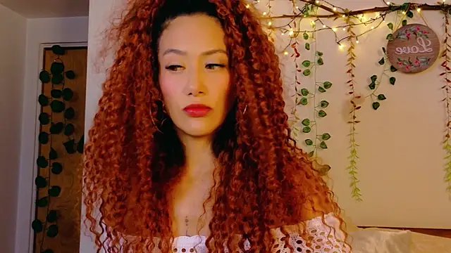 Snapshot of Ajua__Uva chatting on April 1, 2026, 11:34 pm Ajua Uva online show from April 1, 2026, 11:34 pm