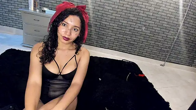 Snapshot of Alanah_R chatting on April 16, 2026, 3:07 am Alanah R online show from April 16, 2026, 3:07 am