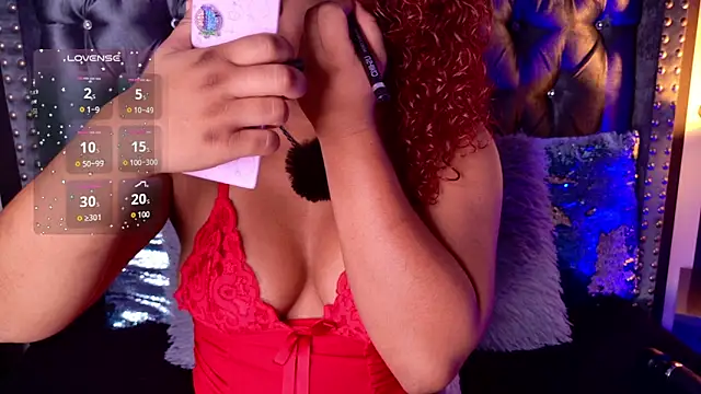 Snapshot of lara_curly chatting on April 27, 2026, 10:35 am lara curly online show from April 27, 2026, 10:35 am