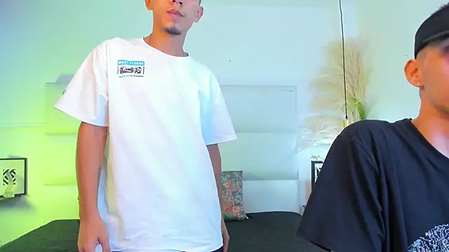 your d0ll1 online show from April 17, 2026, 1:36 pm