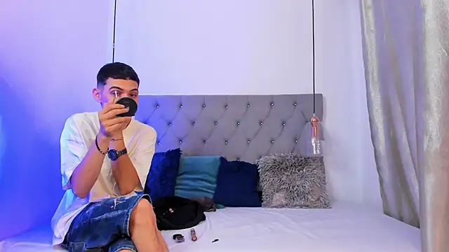 your d0ll1 online show from April 7, 2026, 12:18 pm