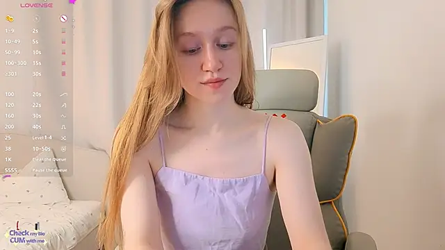 mowalova online show from May 19, 2026, 4:52 am
