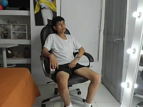 Snapshot of Nico_Viper_ chatting on March 29, 2026, 8:32 pm Nico Viper online show from March 29, 2026, 8:32 pm