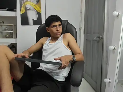 Snapshot of Nico_Viper_ chatting on March 31, 2026, 8:33 pm Nico Viper online show from March 31, 2026, 8:33 pm