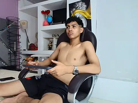 Snapshot of Nico_Viper_ chatting on April 7, 2026, 7:37 pm Nico Viper online show from April 7, 2026, 7:37 pm