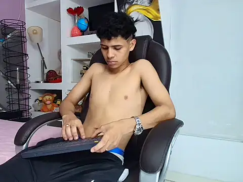 Snapshot of Nico_Viper_ chatting on April 8, 2026, 7:48 pm Nico Viper online show from April 8, 2026, 7:48 pm