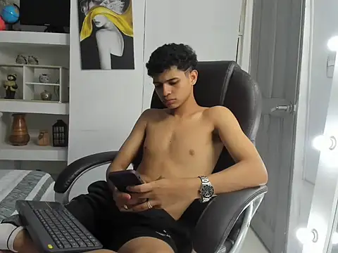 Snapshot of Nico_Viper_ chatting on April 1, 2026, 8:50 pm Nico Viper online show from April 1, 2026, 8:50 pm